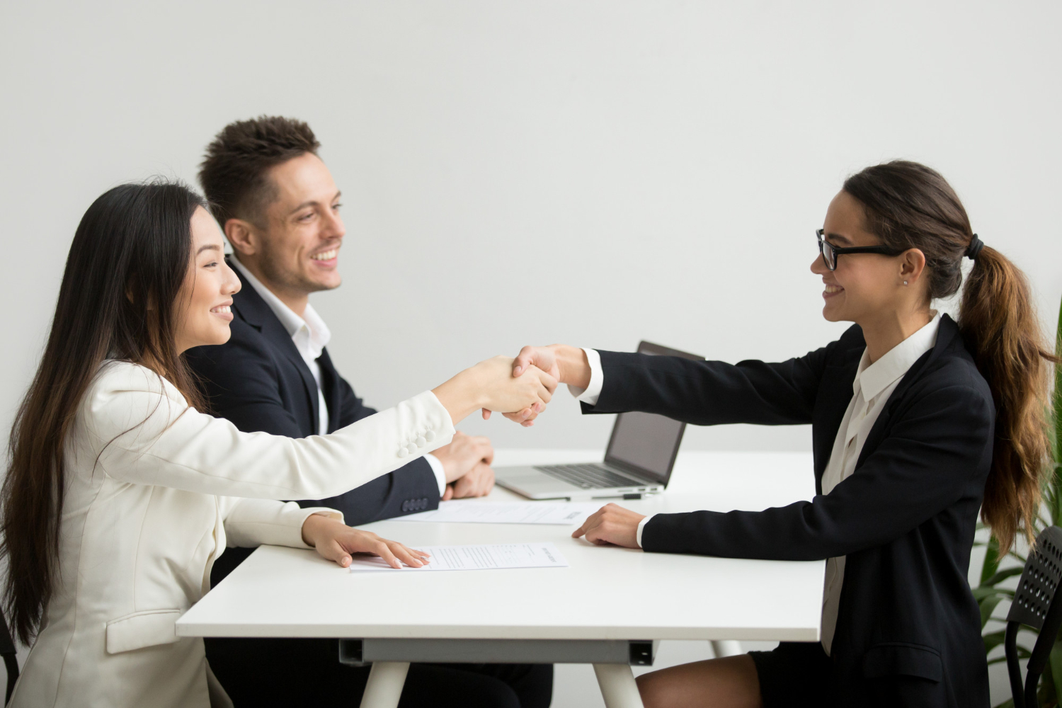 best recruitment agencies in Dubai with smiling