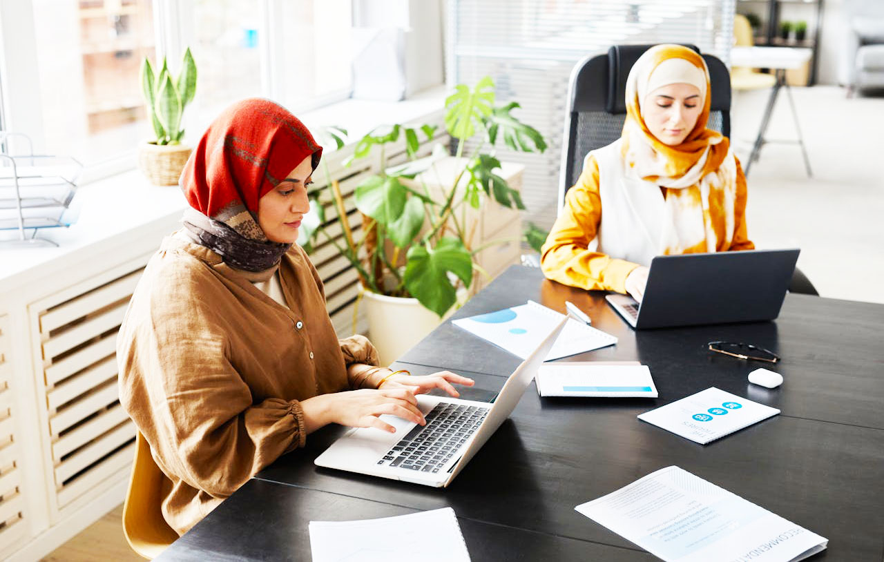 Two Dubai HR women professionals at a leading HR consultancy office